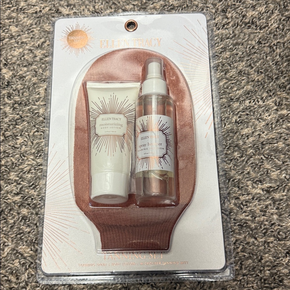 Ellen Tracy Moisturizing and Spray Set with Mitt